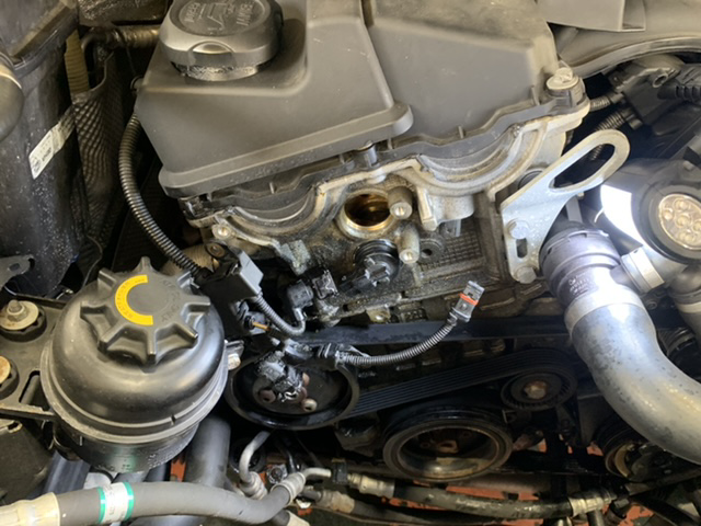 BMW 320iのオイル漏れ修理